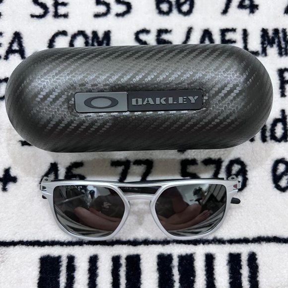 Oakley Latch Alpha Prizm Polarized Silver Mirror Lens Die-Cast Aluminum Frame